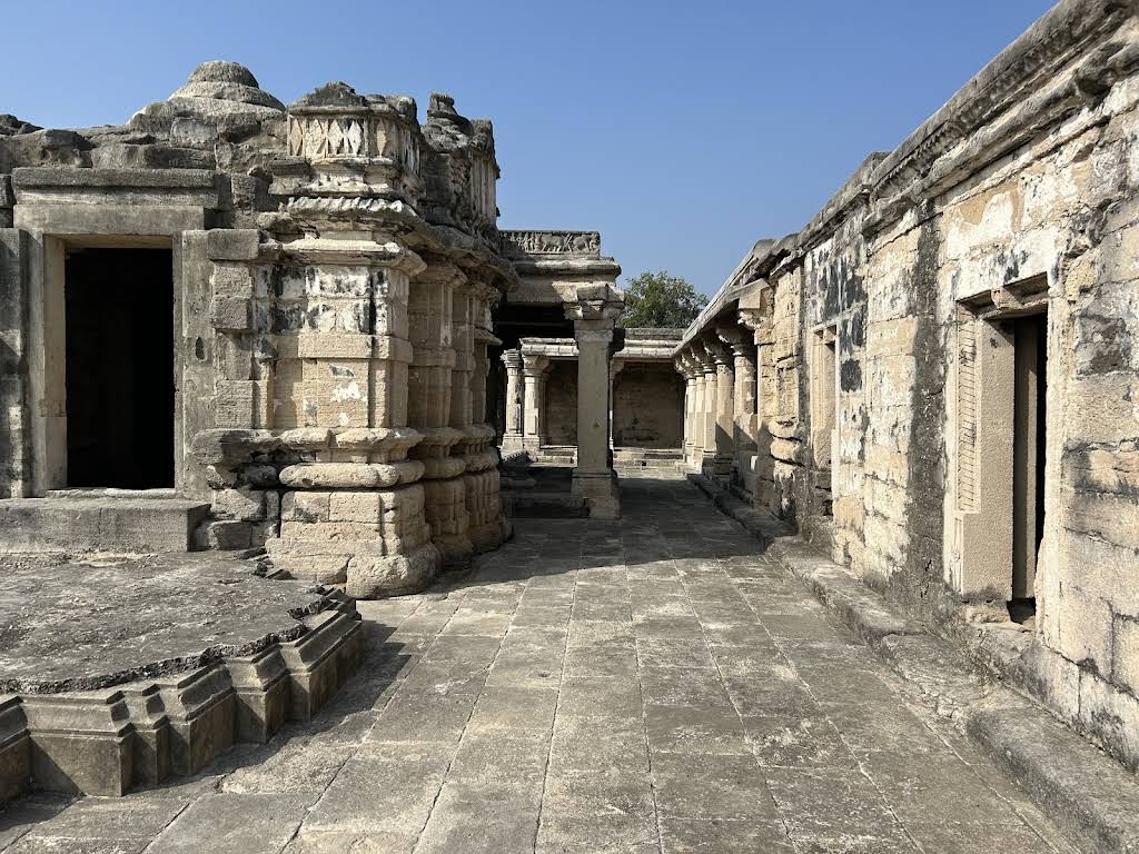 Junagadhi (Jain temple), Vasai, Gujarat
