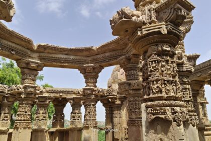 Image of the carving at Kiradu Historical Temple